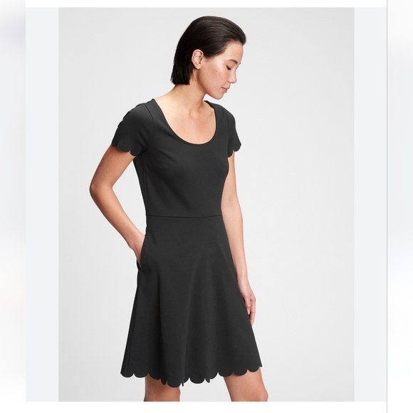 GAP Fit and Flare Short Sleeves Ponte Scalloped Mini Dress Black Size 2 - Picture 1 of 10